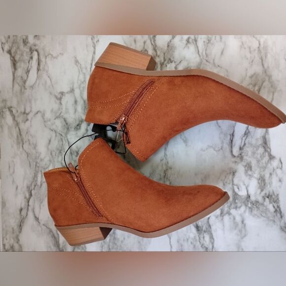 NWT Time and Tru Faux Suede Cognac Ankle Boots Size 10 - Picture 5 of 12